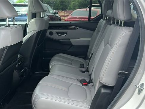 Used 2025 Honda Pilot Touring image 24
