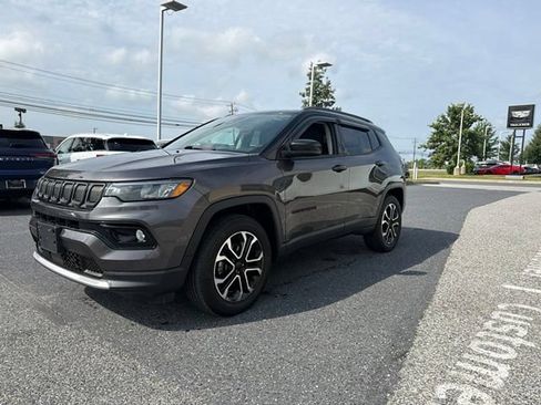 Used 2022 Jeep Compass Limited w/ Sun and Sound Group AWD/4WD image 3