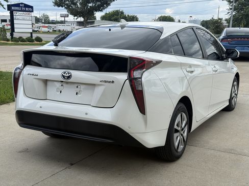 Used 2018 Toyota Prius Three w/ Advanced Technology Package FWD image 7