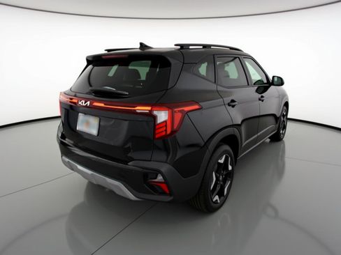 Used 2025 Kia Seltos S image 9