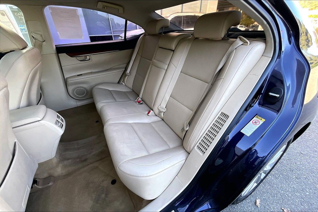 Used 2015 Lexus ES 300h w/ Navigation System Package FWD image 22