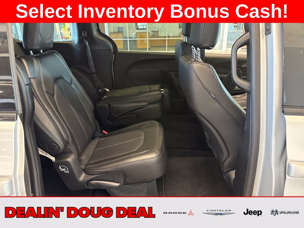 New 2026 Chrysler Pacifica Select w/ S Appearance Package AWD/4WD image 21