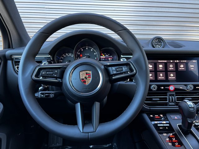 Certified 2026 Porsche Macan AWD/4WD image 14