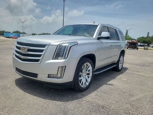Certified 2020 Cadillac Escalade Luxury RWD image 2