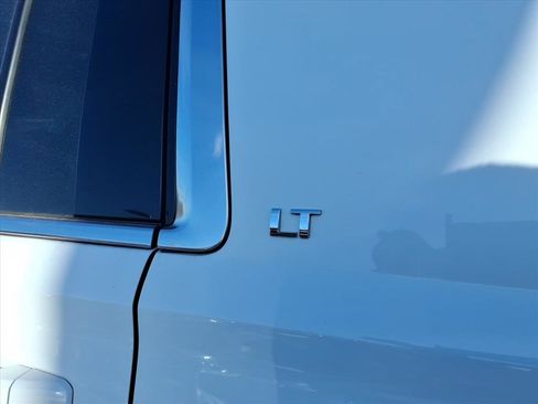 Used 2018 Chevrolet Suburban LT image 11