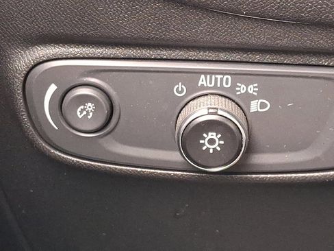 Used 2021 Chevrolet Equinox LS image 23