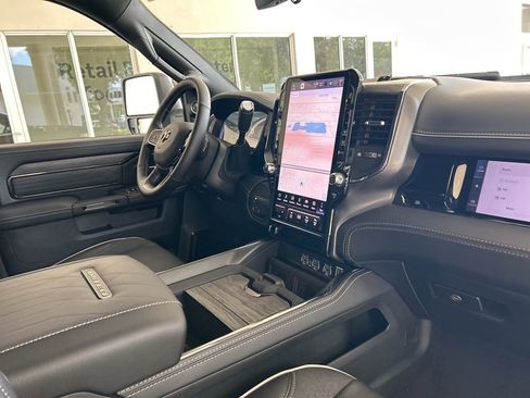 New 2025 RAM 2500 Limited image 29