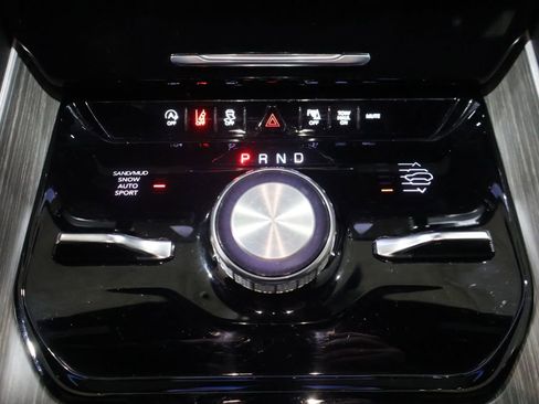 Used 2024 Jeep Wagoneer L Series III w/ Flexible Seating Group image 34