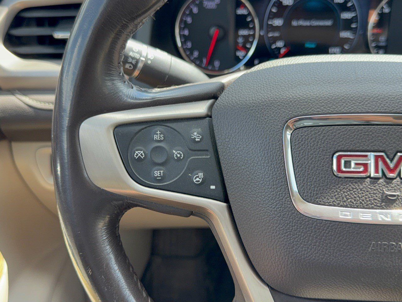 Used 2019 GMC Acadia Denali FWD image 18