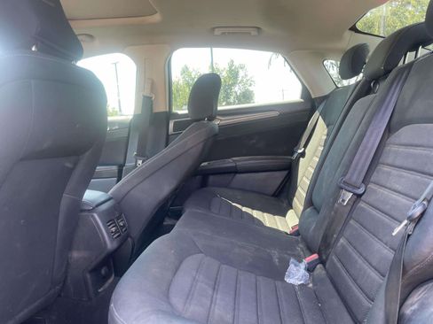 Used 2020 Ford Fusion SE FWD image 9