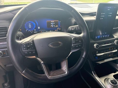 Used 2020 Ford Explorer Platinum w/ Premium Technology Package AWD/4WD image 9