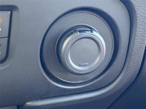 Used 2025 Nissan Frontier PRO-4X image 29