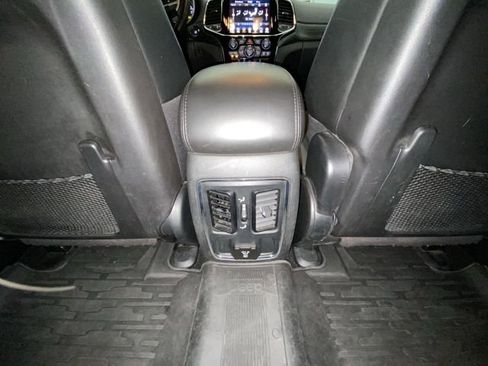 Used 2021 Jeep Grand Cherokee Laredo X image 28