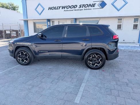 Used 2014 Jeep Cherokee Sport image 4