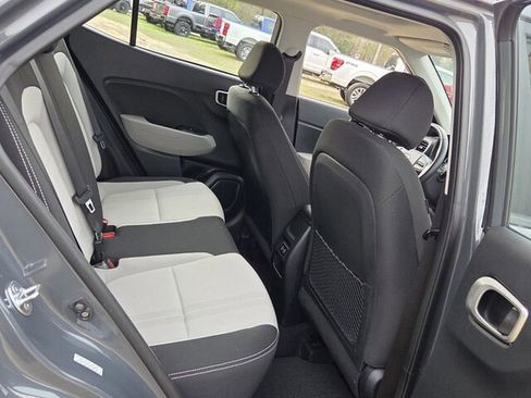 Used 2024 Hyundai Venue SEL image 15