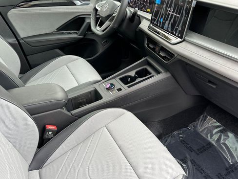 New 2026 Volkswagen Tiguan SE R-Line image 15