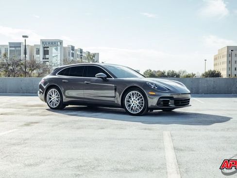 Used 2018 Porsche Panamera 4S image 42