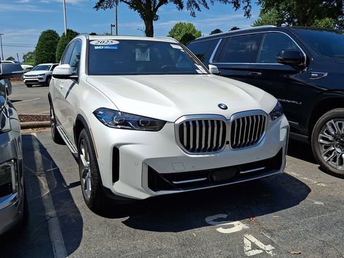 Used 2025 BMW X5 xDrive40i AWD/4WD image 2
