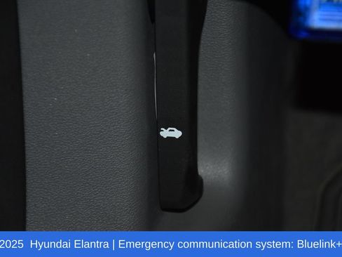 Used 2025 Hyundai Elantra SEL FWD image 11