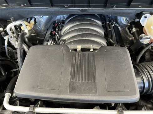 Used 2024 Chevrolet Suburban Premier image 17