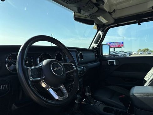 Used 2021 Jeep Gladiator Overland AWD/4WD image 12