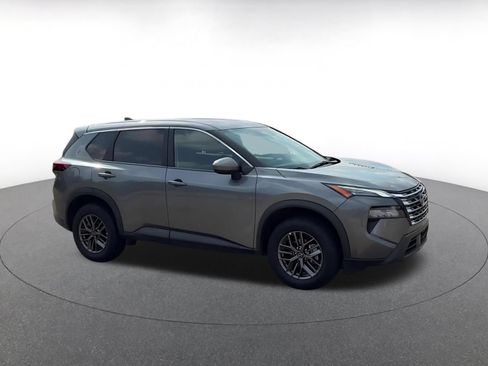 Used 2026 Nissan Rogue SV AWD/4WD image 2