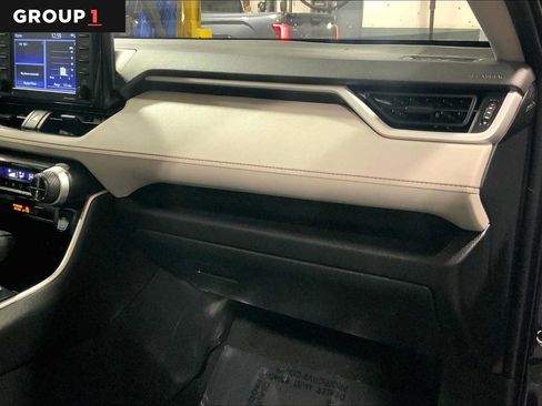 Used 2021 Toyota RAV4 XLE w/ Convenience Package AWD/4WD image 19