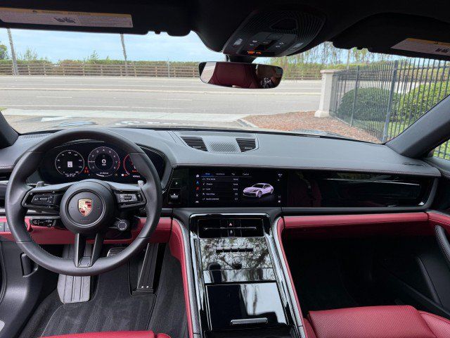 Used 2025 Porsche Panamera image 11