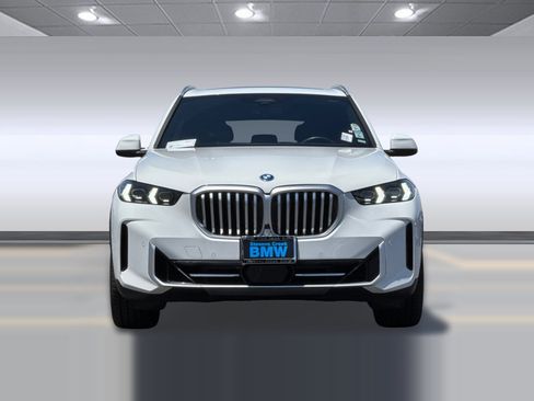 Used 2025 BMW X5 xDrive50e AWD/4WD image 5