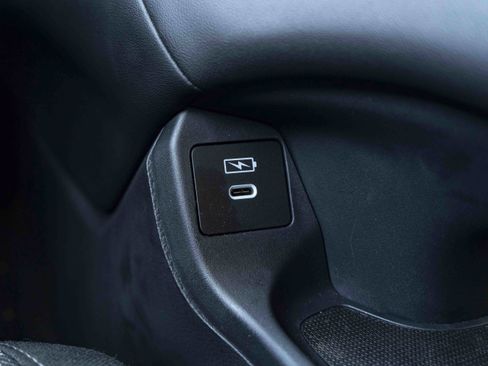 Certified 2025 Honda HR-V LX image 27