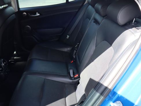 Used 2018 Kia Stinger Premium RWD image 11