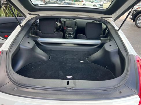 Used 2017 Nissan 370Z Coupe RWD image 18