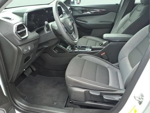 Used 2025 Chevrolet TrailBlazer LT AWD/4WD image 20