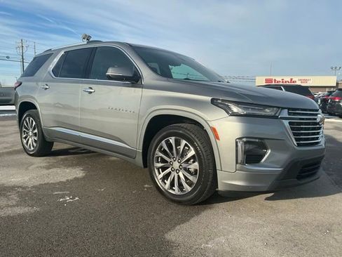 Used 2023 Chevrolet Traverse Premier FWD image 32