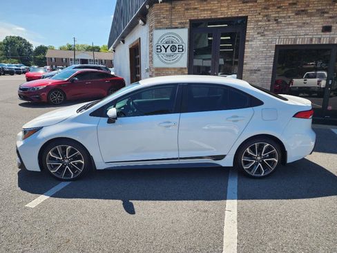 Used 2022 Toyota Corolla SE FWD image 2
