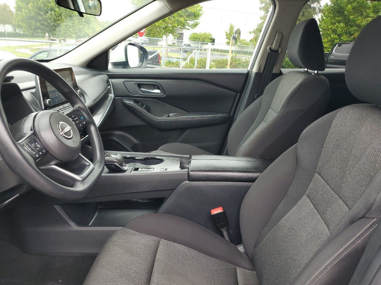 Used 2024 Nissan Rogue SV FWD image 17