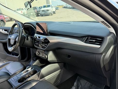 Used 2022 Ford Escape SEL w/ Technology Package image 18