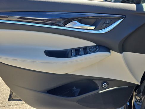 Used 2022 Buick Enclave Essence w/ Sport Touring Edition image 25