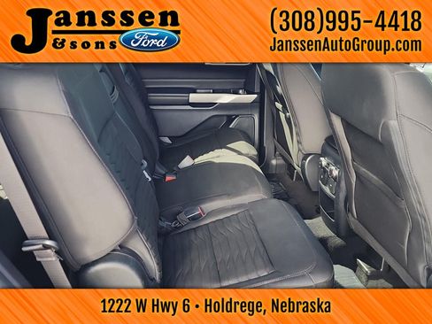 Used 2021 Ford Explorer XLT RWD image 9