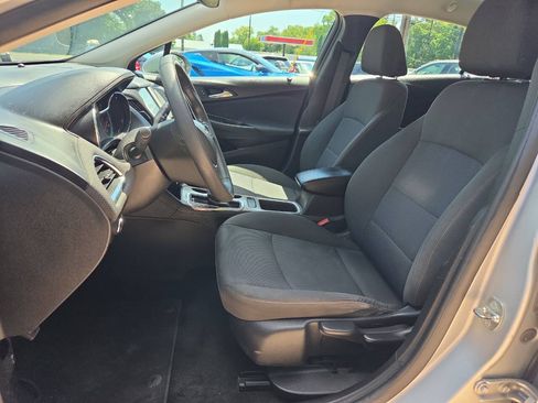 Used 2018 Chevrolet Cruze LS FWD image 12