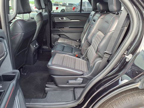 Used 2025 Ford Explorer ST-Line w/ ST-Line Street Pack AWD/4WD image 18
