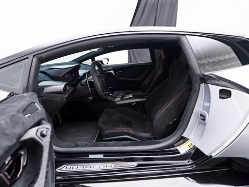 Used 2018 Lamborghini Huracan Performante image 50