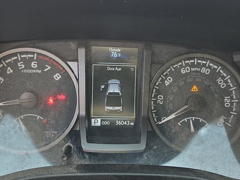 Used 2023 Toyota Tacoma TRD Off-Road w/ Black Out Package (TMS) AWD/4WD image 18