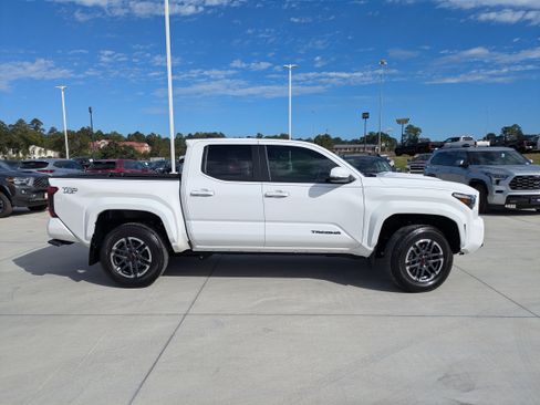 Used 2024 Toyota Tacoma TRD Sport image 9