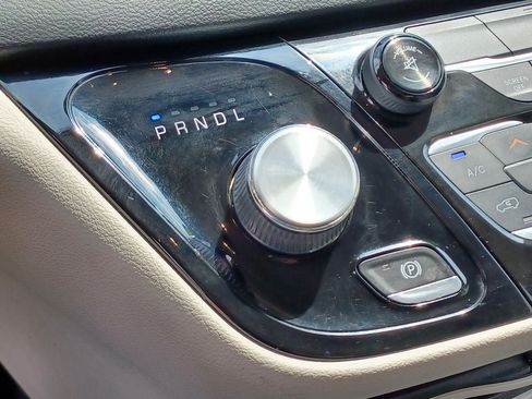 Used 2017 Chrysler Pacifica Touring FWD image 21