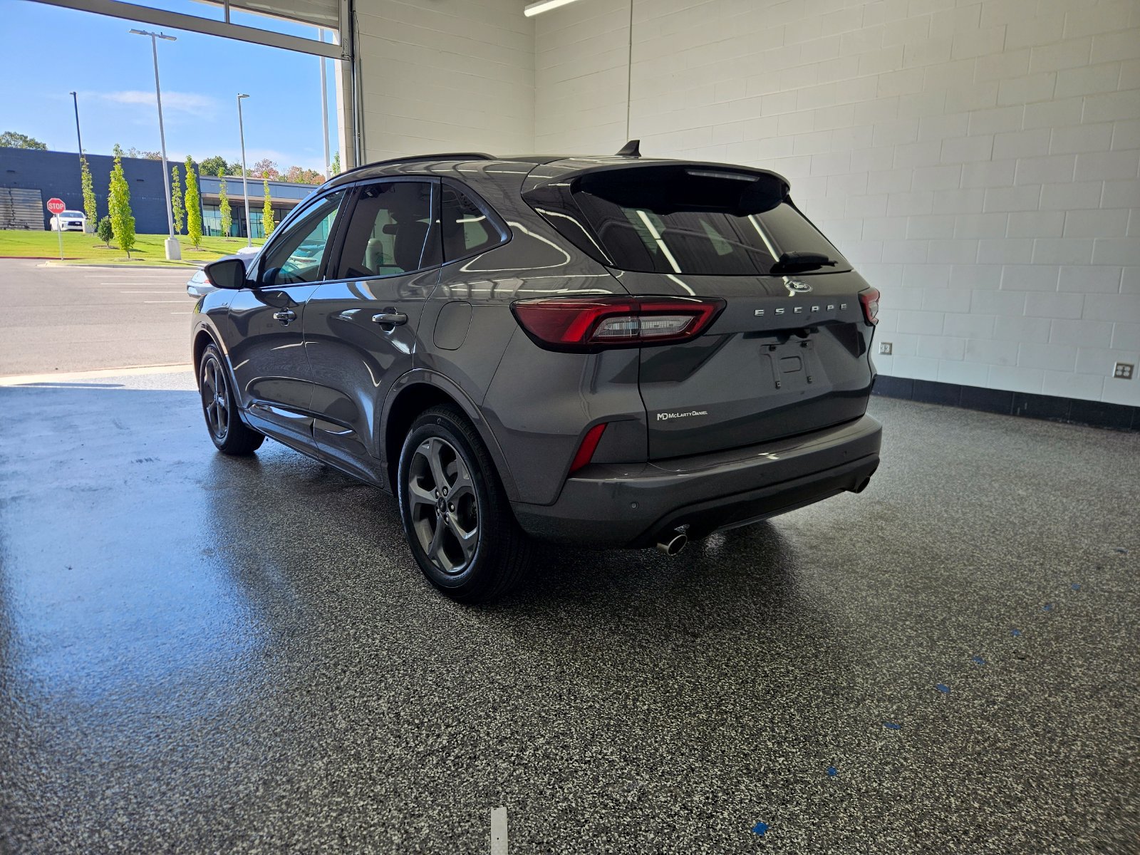 Used 2024 Ford Escape ST-Line w/ Tech Pack #1 FWD image 3