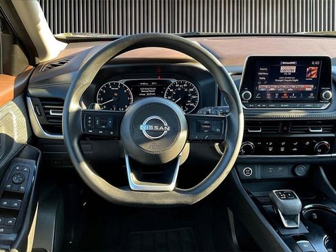 Used 2023 Nissan Rogue S image 5