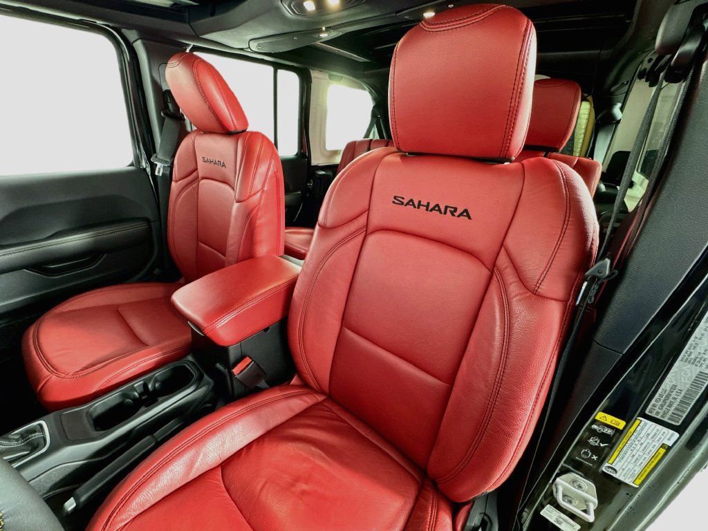 Used 2024 Jeep Wrangler Unlimited Sahara AWD/4WD image 24