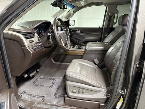 Used 2019 GMC Yukon XL Denali w/ Open Road Package AWD/4WD image 8