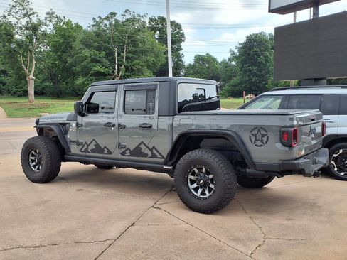 Used 2020 Jeep Gladiator Sport w/ Cold Weather Group AWD/4WD image 2